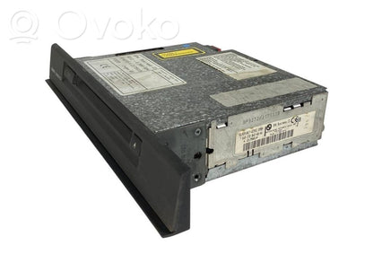 Radio / CD/DVD atskaņotājs / navigācija
