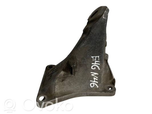 Engine mounting bracket