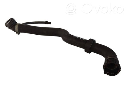 Caurulīte (-es) / šļūtene (-es)