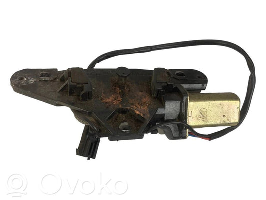 Aizmugurējā pārsega pievilcējs