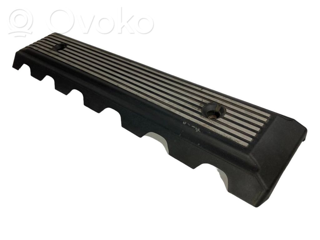 Dzinēja pārsegs (dekoratīva apdare)