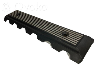 Dzinēja pārsegs (dekoratīva apdare)