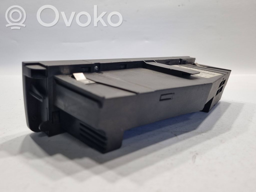 Gaisa kondicioniera / klimata kontroles / salona apsildes vadības bloks (salonā)