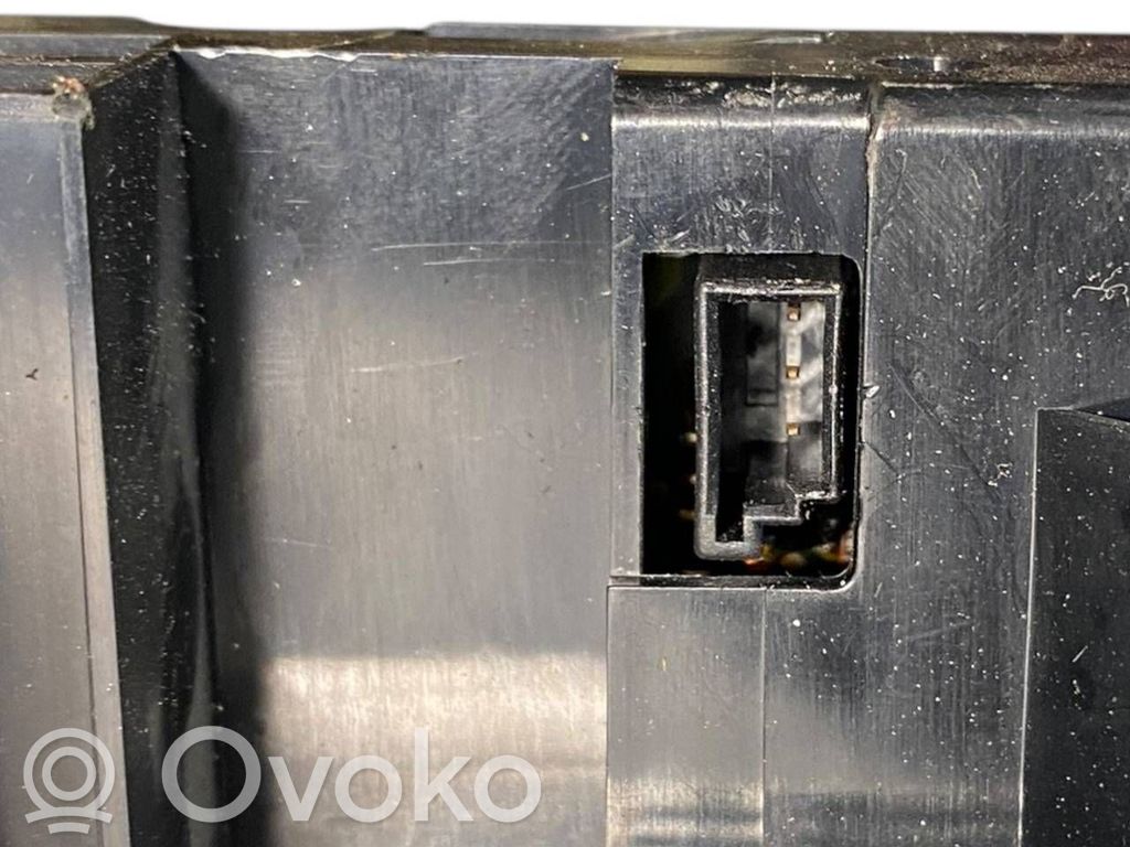 Gaisa kondicioniera / klimata kontroles / salona apsildes vadības bloks (salonā)