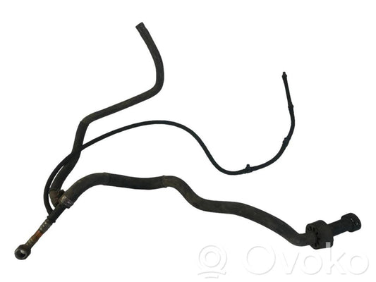 Caurule (-es) / šļūtene (-es)