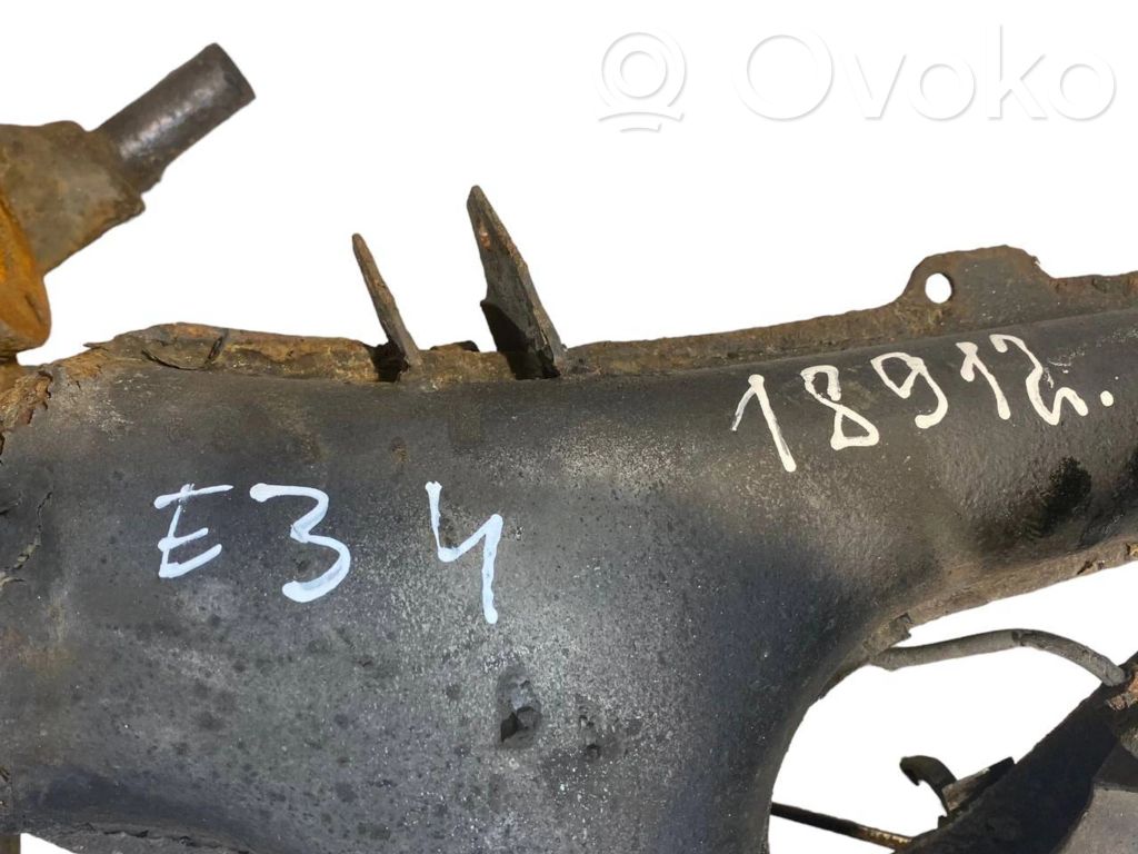 Aizmugurē riteņa rumbas vārpstas šarnīrs (stupica, capfa)