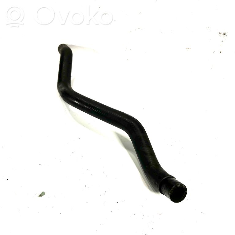 Caurulīte (-es) / šļūtene (-es)