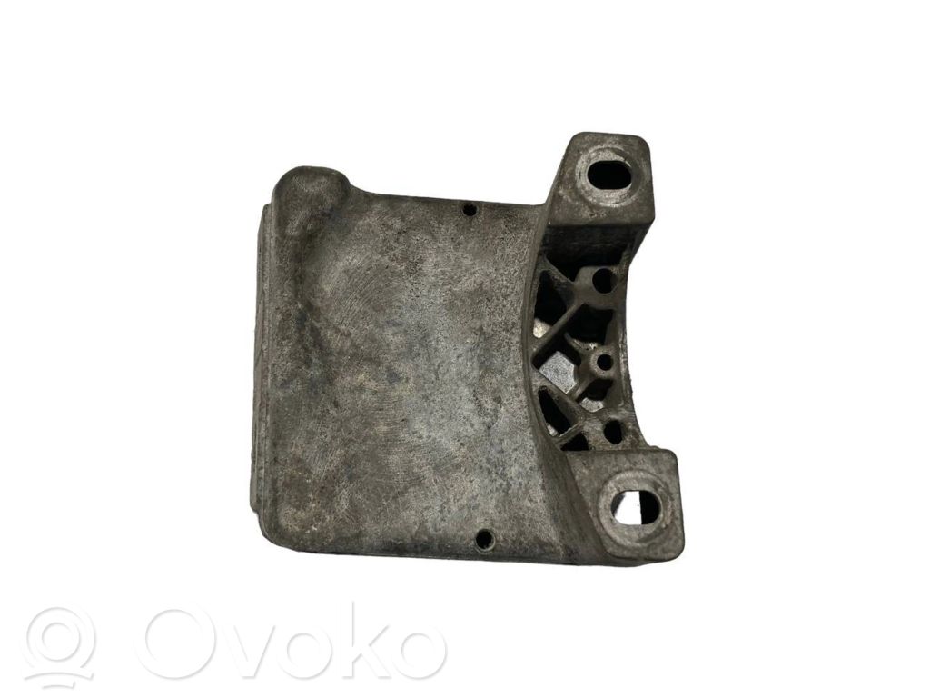 Dzinēja nostiprināšanas stiprinājums-kronšteins