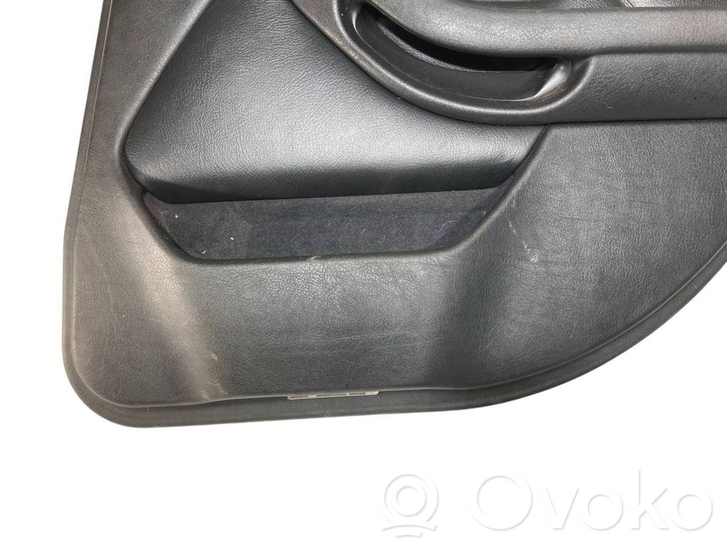 Занавеска на окне сзади