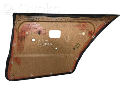 Apšuvums aizmugurējām durvīm