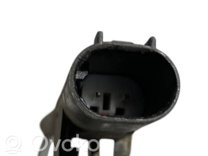 Mazgāšanas šķidruma smidzinātājs (-i) priekšējam logam