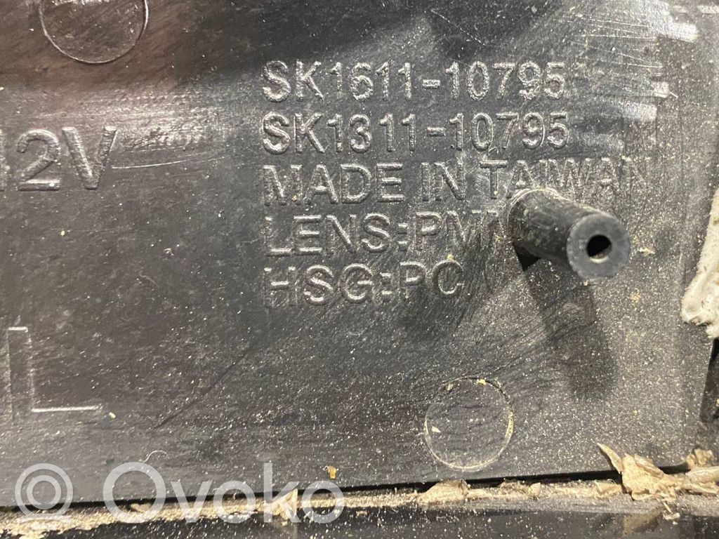 Aizmugurējais lukturis virsbūvē