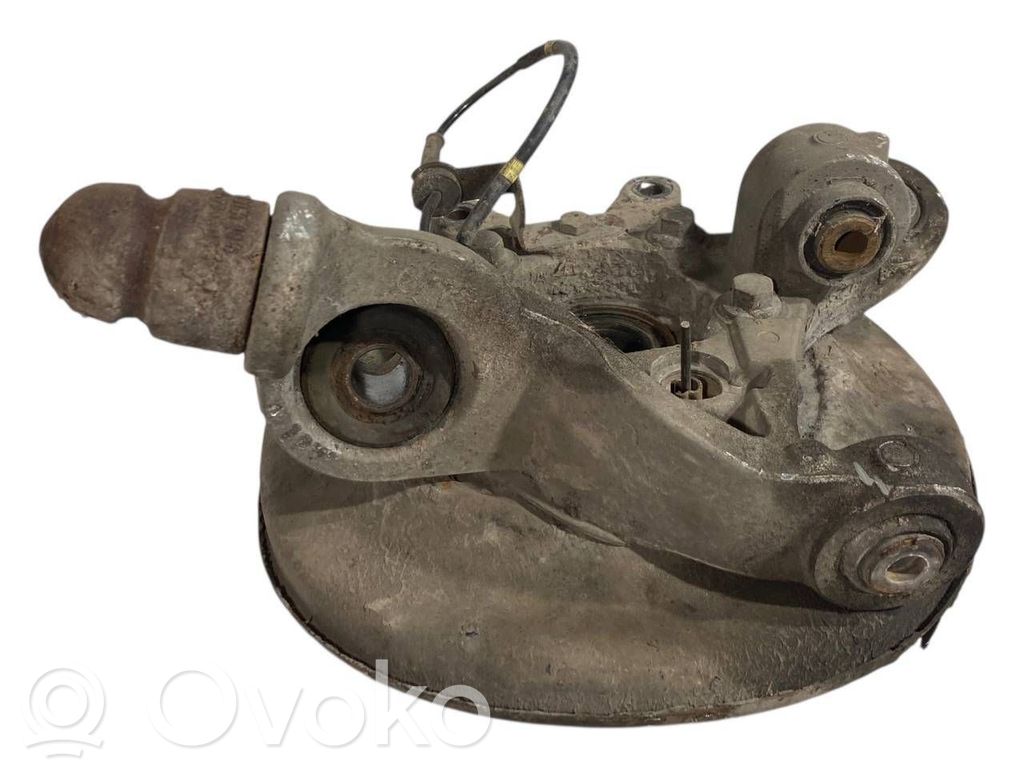 Aizmugurē riteņa rumbas vārpstas šarnīrs (stupica, capfa)