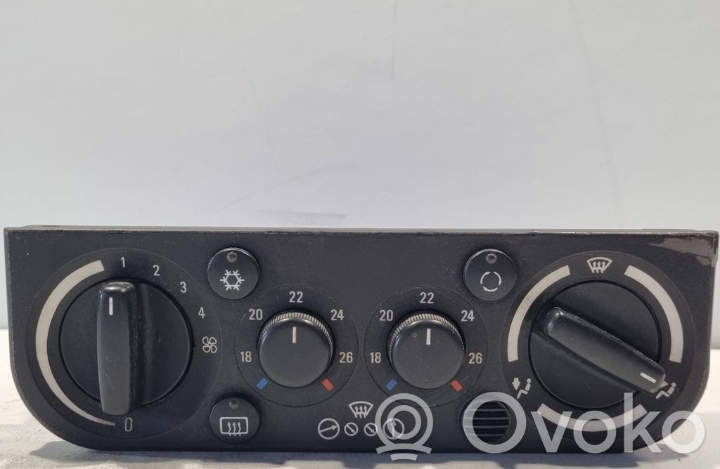 Gaisa kondicioniera / klimata kontroles / salona apsildes vadības bloks (salonā)
