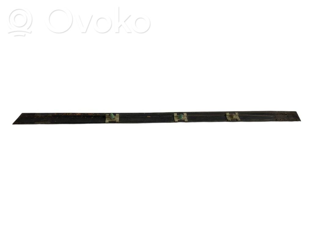 Aizmugurē durvju dekoratīvā apdare (moldings)