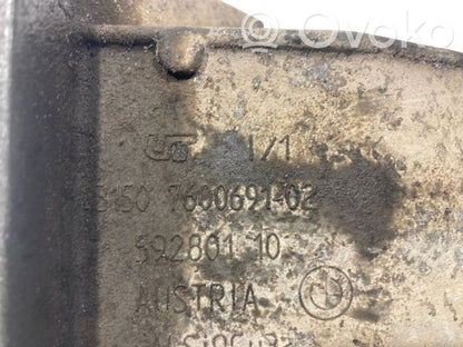 Кронштейн подшипника полуосевой муфты