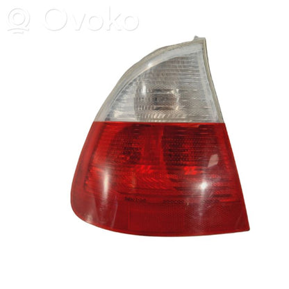 Aizmugurējais lukturis virsbūvē