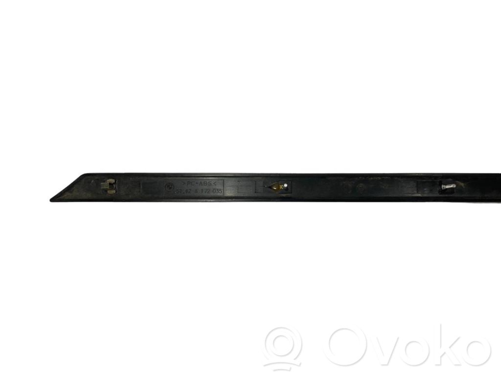 Aizmugurē durvju dekoratīvā apdare (moldings)