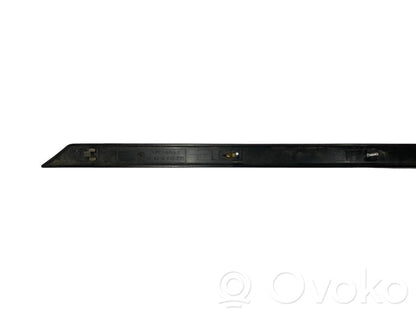 Aizmugurē durvju dekoratīvā apdare (moldings)