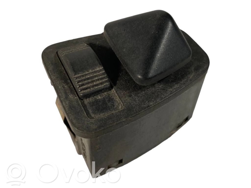 Sānu spoguļu slēdzis