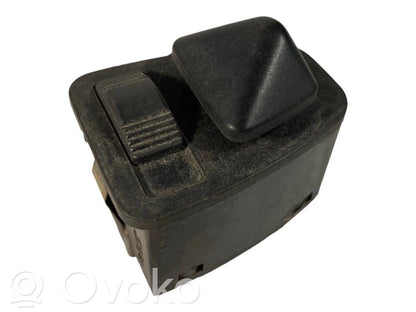 Sānu spoguļu slēdzis