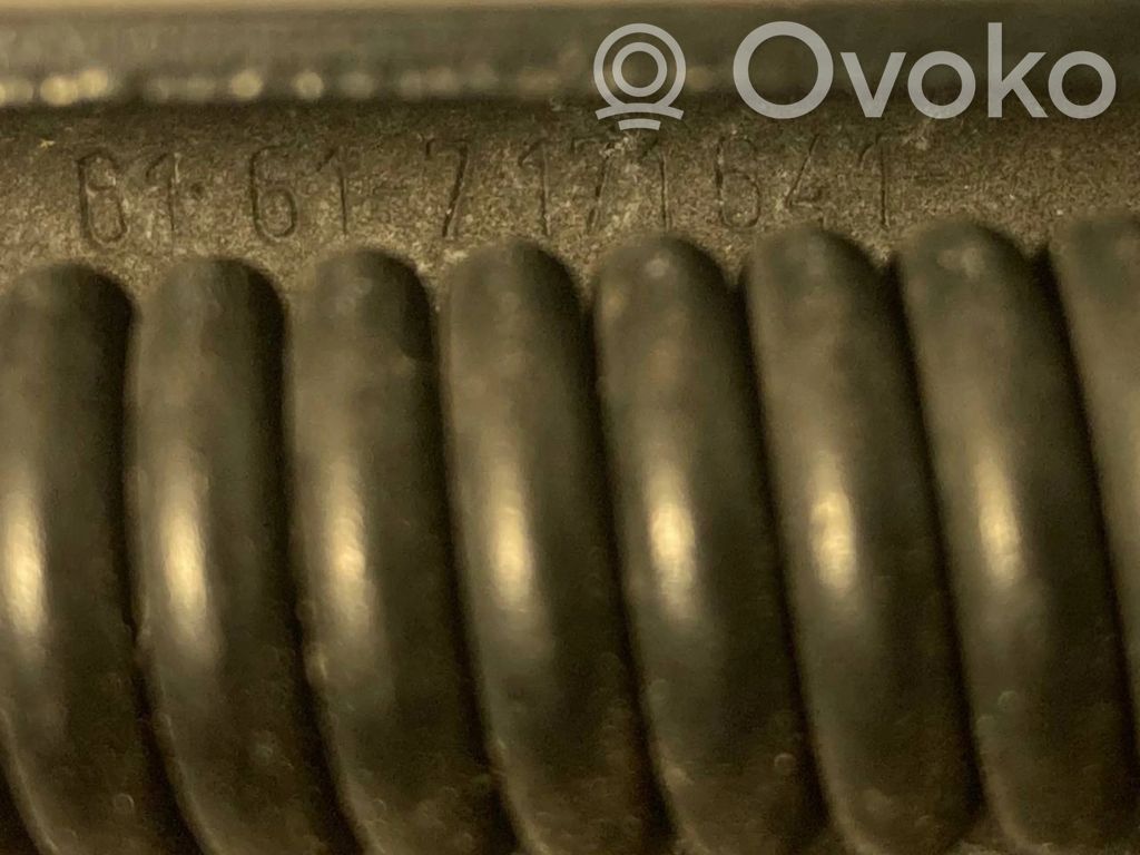 Priekšējā loga tīrītāja kājiņa