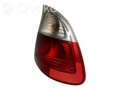 Aizmugurējais lukturis virsbūvē