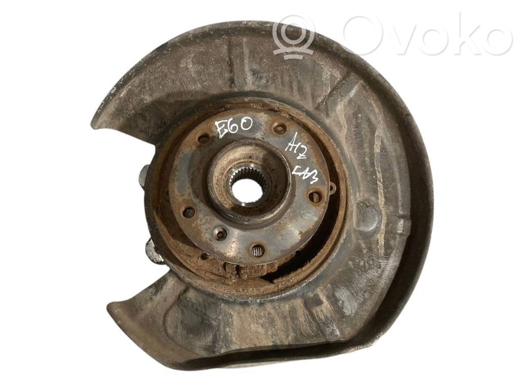 Aizmugurē riteņa rumbas vārpstas šarnīrs (stupica, capfa)