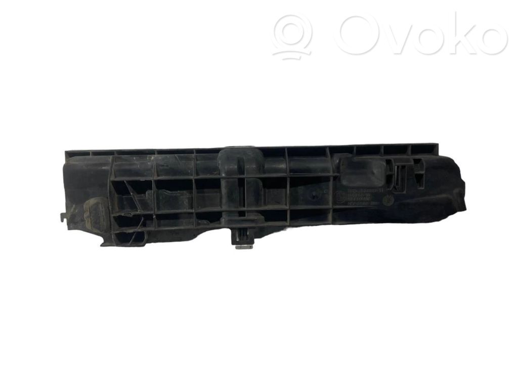 Radiator(s) holder/bracket