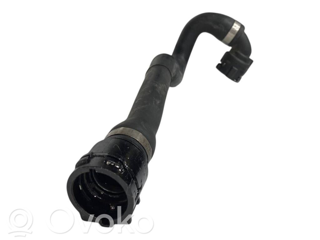 Caurulīte (-es) / šļūtene (-es)