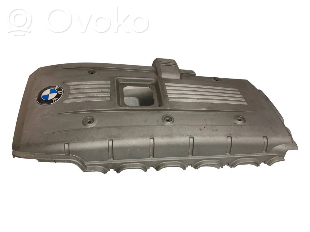 Engine cover (decorative trim)