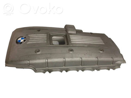 Dzinēja pārsegs (dekoratīva apdare)