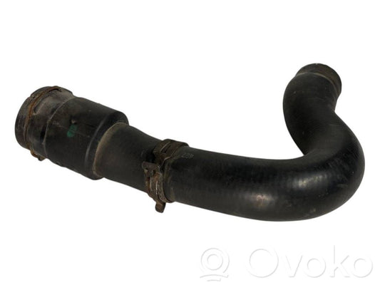 Caurulīte (-es) / šļūtene (-es)