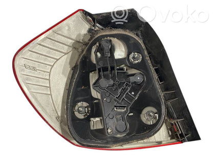 Aizmugurējais lukturis virsbūvē