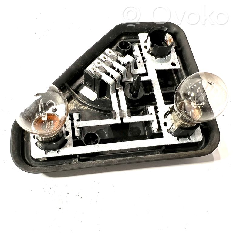 Держатель крышки заднего фонаря