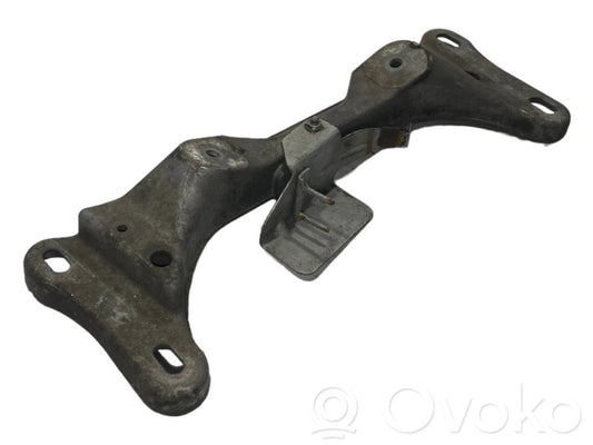 Transmission mounting bracket