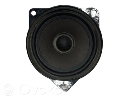 Skaļrunis (-i) priekšējās durvīs