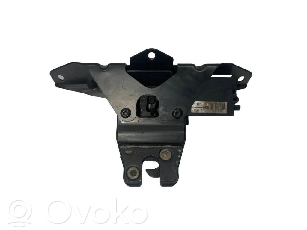 Aizmugurējā pārsega slēdzene