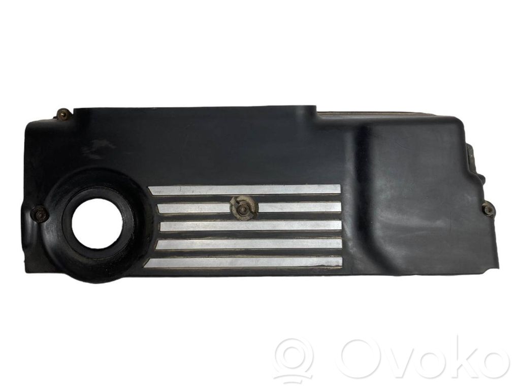 Dzinēja pārsegs (dekoratīva apdare)