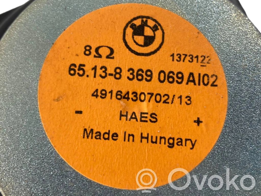 Skaļrunis (-i) aizmugurējā palodzē