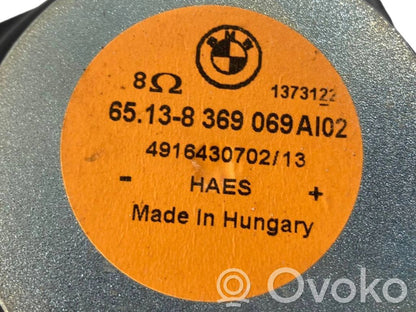 Skaļrunis (-i) aizmugurējā palodzē