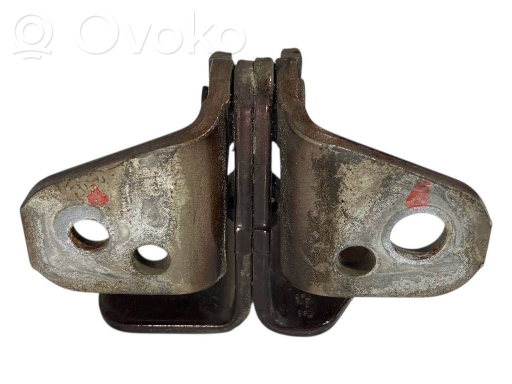 Priekšpusē augšējā vira (eņģe)