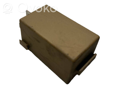 Logu tīrītāju relejs