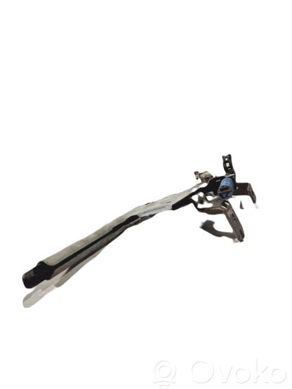 Rokas bremzes mehānisms (salonā)