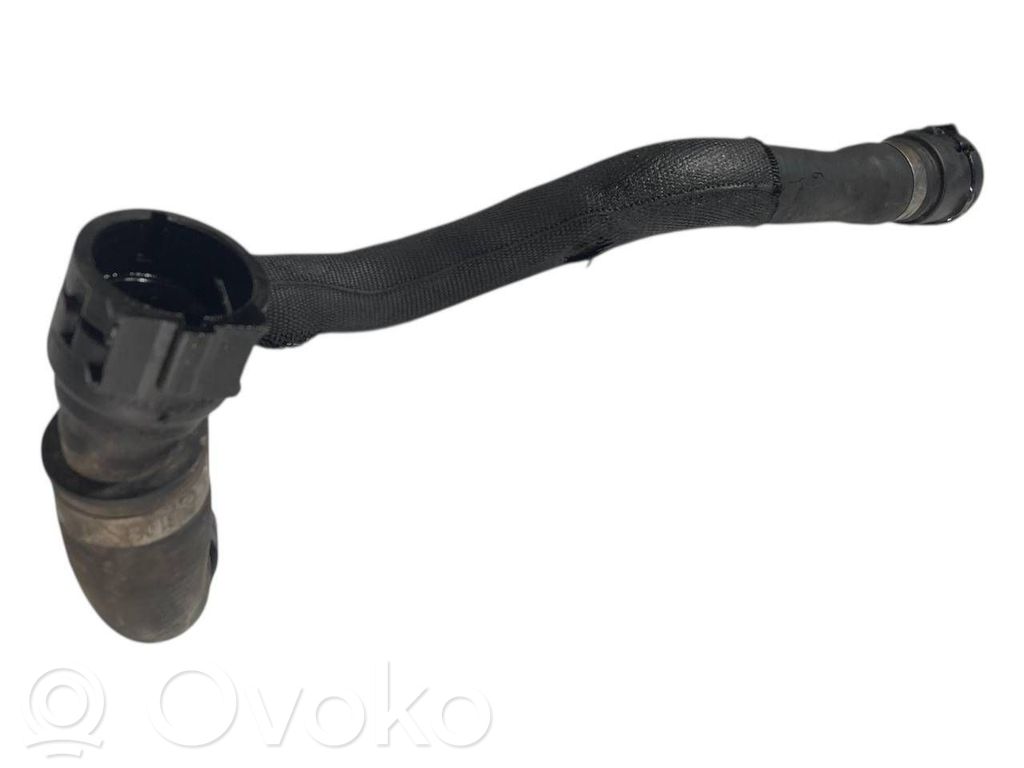 Caurulīte (-es) / šļūtene (-es)