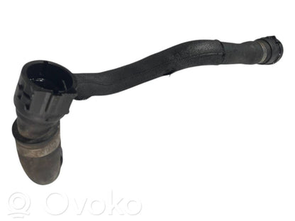 Caurulīte (-es) / šļūtene (-es)