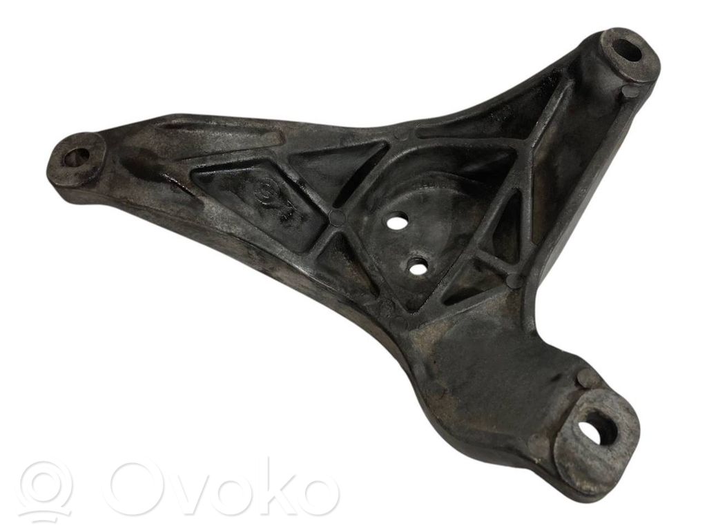 Engine mounting bracket