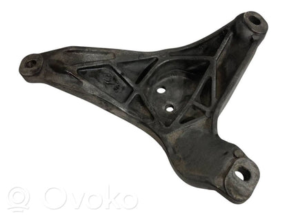 Engine mounting bracket