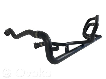 Caurulīte (-es) / šļūtene (-es)