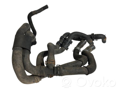 Caurulīte (-es) / šļūtene (-es)